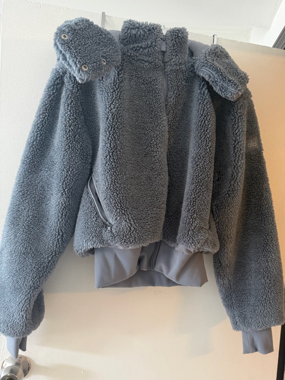 Alo Gray Sherpa Jacket - Cozy Zip-Up Coat with removable hood